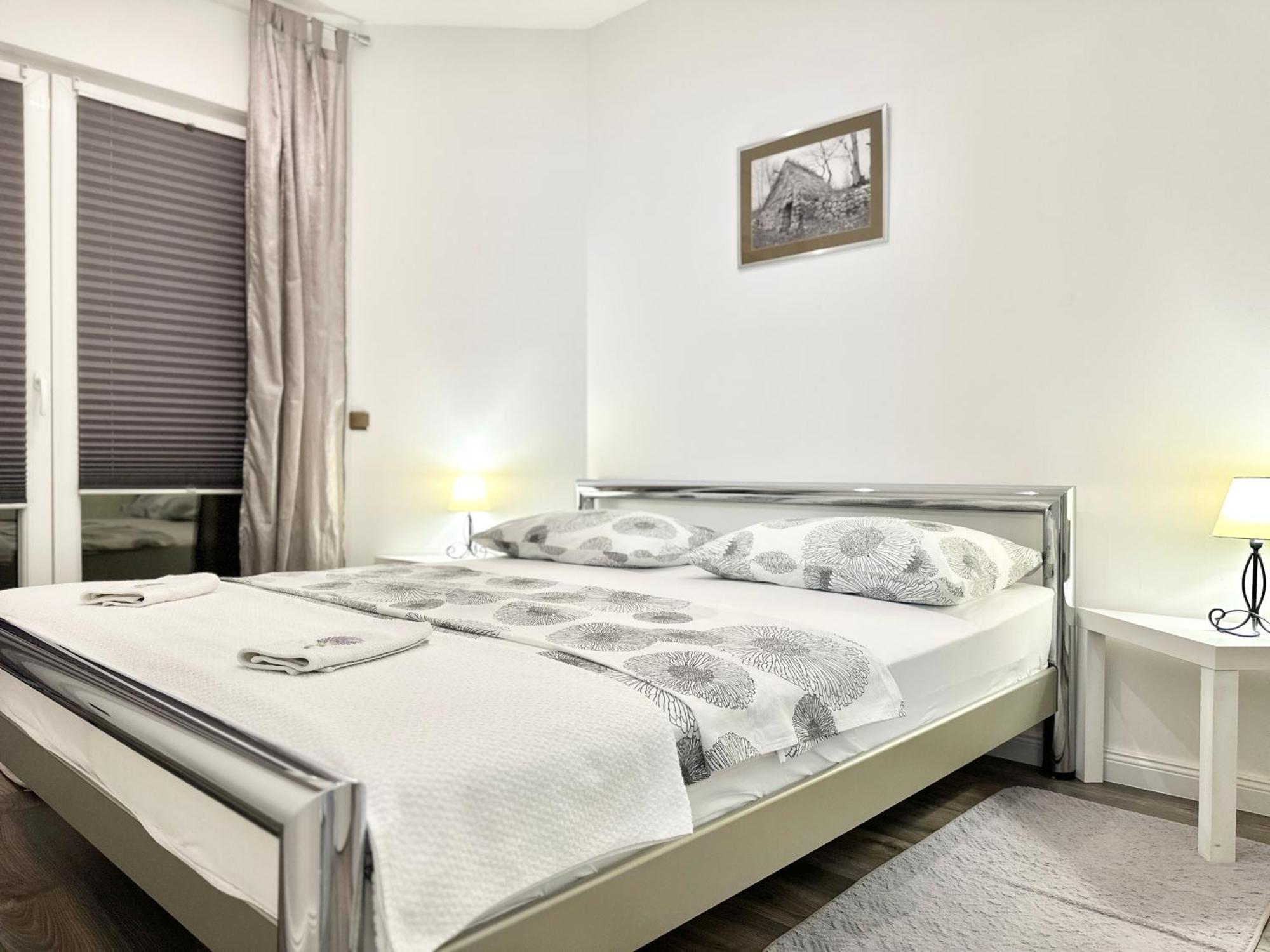 Villa Andrijana - Exclusively Yours - Family Getaway With Private Pool Каштела Экстерьер фото
